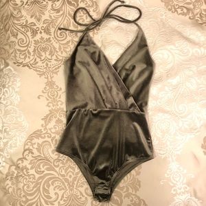 Blanc velvet halter V-neck olive bodysuit